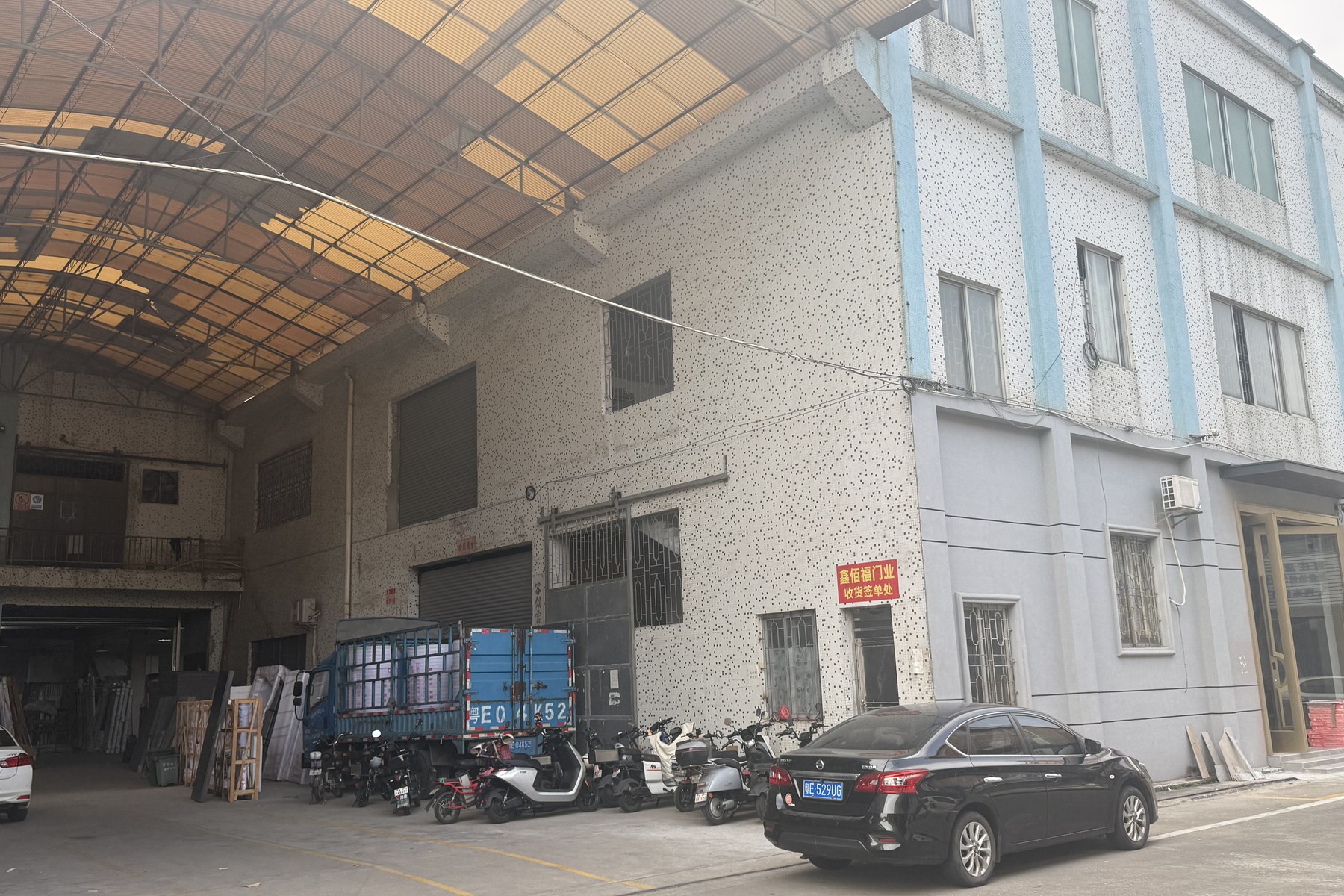 SJ DOORS factory in Foshan, China